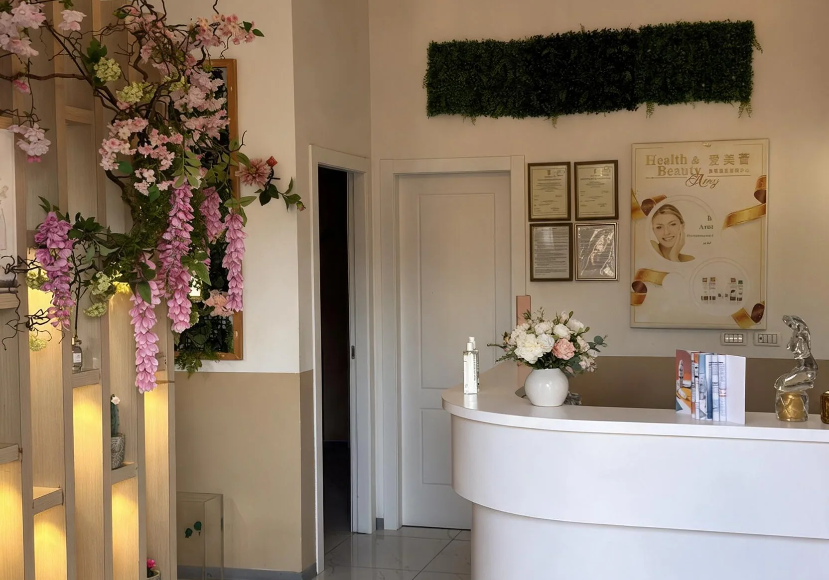 L'ingresso con i fiori